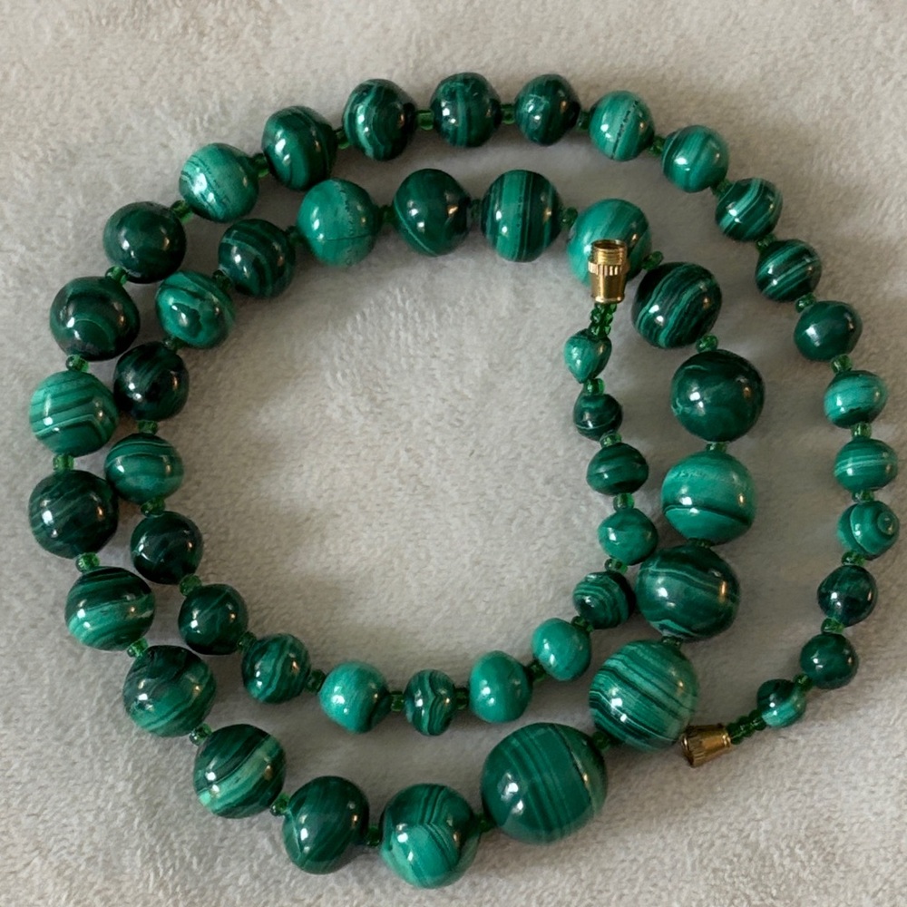 🟨Genuine Malachite Graduated Necklace, Vintage & Handmade - Picture 9 of 13